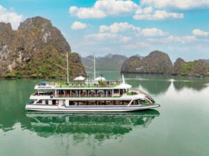 2-Day: Hanoi - Ninh Binh - Halong Bay Luxury Cruise - Day 1: Hoa Lu, Trang An sampans, and the climb to Mua Cave