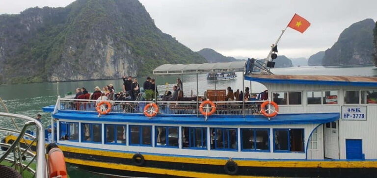 Cat Ba: Lan Ha, HaLong bay full day- biking, kayaking, lunch - Cruising Lan Ha Bay: limestone islets and the Floating Fishing Village