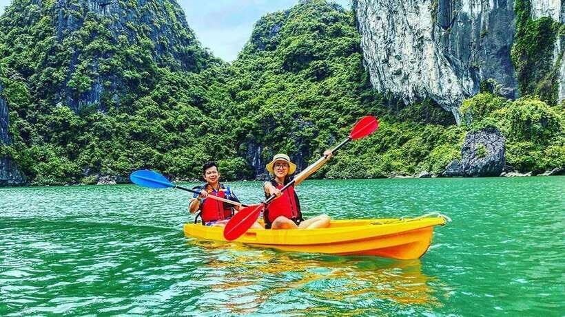 From Hanoi: 1 -Day Halong Bay Cruise With Big & Small Groups - Lunch onboard and the real talk about food expectations