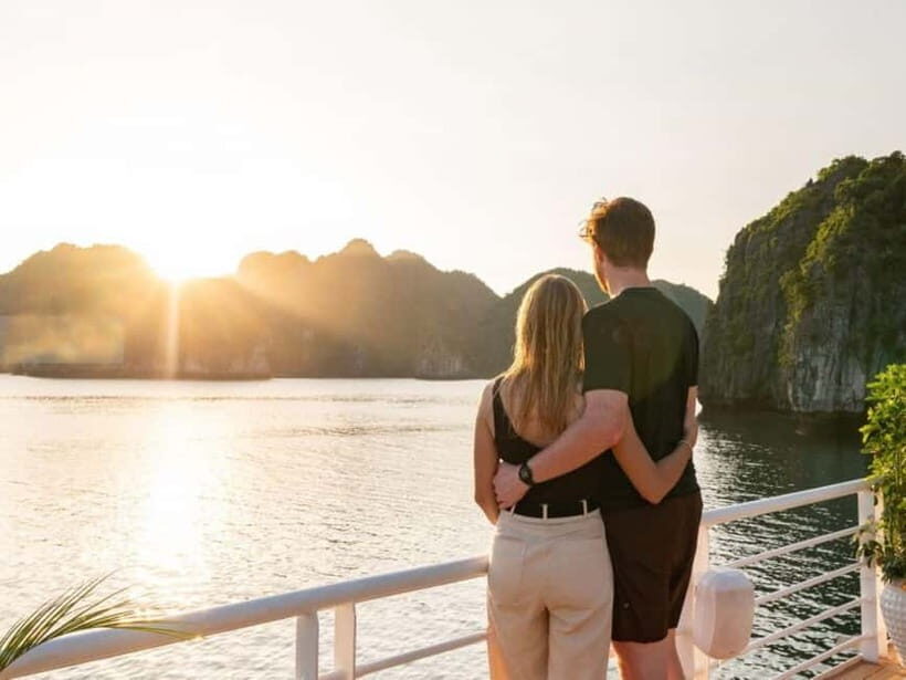 From Hanoi : 4-day Ninh Binh-Halong Bay Cruise with Balcony - Sunset party, cooking class, and night squid fishing on Halong Bay