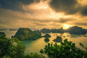 Ha Long Bay Cruise Day Tour-Cave, Kayaking,Ti top island & Lunch - Sung Sot (Surprise Cave): the cave that comes with stairs