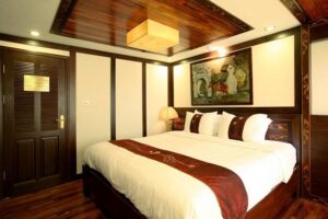 Indochina Sails Halong Bay - Day 1 at sea: Surprise Cave and the quiet side of Ha Long Bay