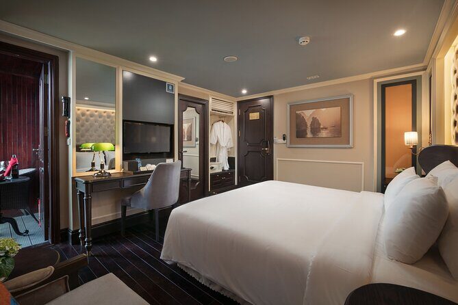 TOP TIER: 3 DAYS/2 NIGHTS tours- LIKE ABOSS on beautiful cruises - Your Deluxe Cabin: En-Suite Comfort and What It Means for You